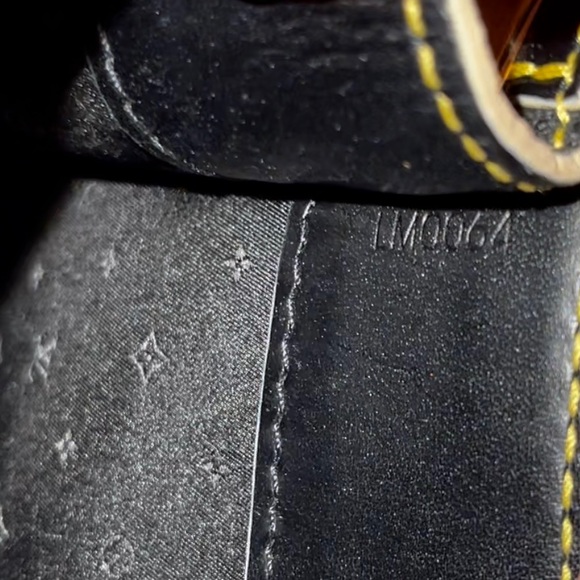 SOLD-Black Suhali Le Talentueux Purse - Picture 10 of 17